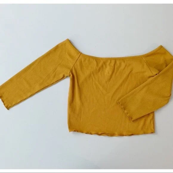 ME TO WE Off Shoulder Crop Top - Picture 6 of 8